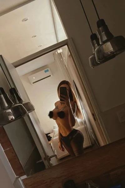 Florencia Kardashian - 142