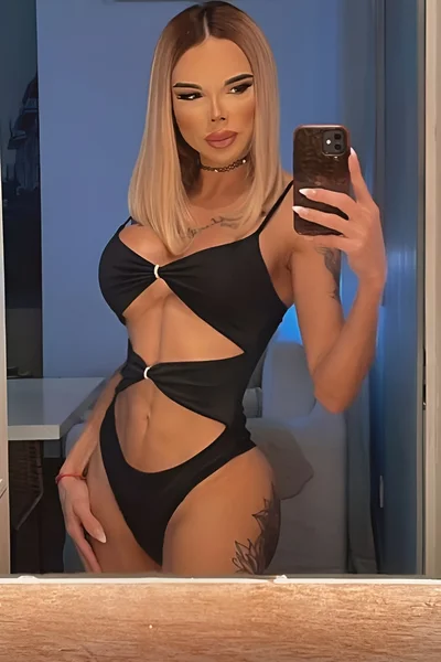 Florencia Kardashian (30 años) — Palermo, Argentina - 314