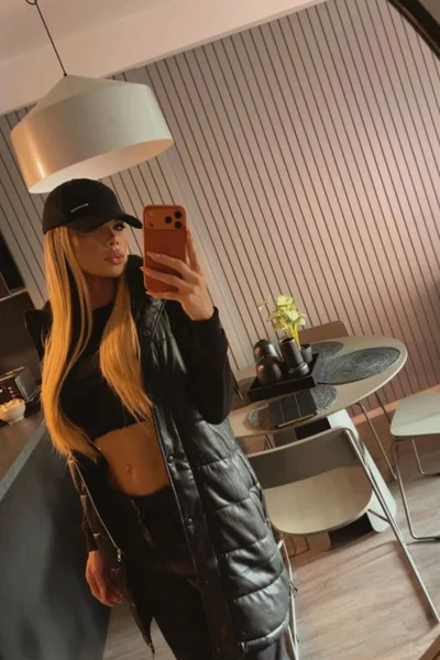 Florencia Kardashian - 35