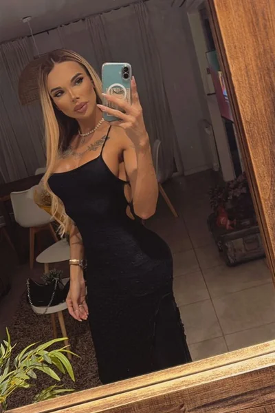 Florencia Kardashian - 62