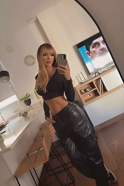 Florencia Kardashian (30 años) — Palermo, Argentina - 9