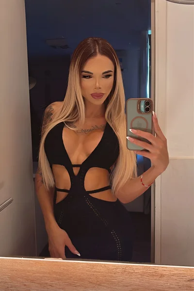 Florencia Kardashian (30 años) — Palermo, Argentina - 82