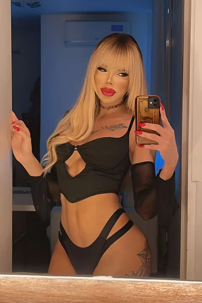Florencia Kardashian (30 años) — Palermo, Argentina - 157