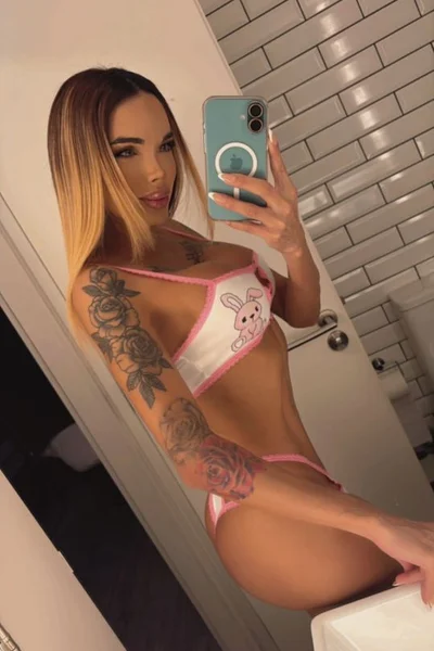 Florencia Kardashian - 122