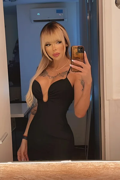 Florencia Kardashian (30 años) — Palermo, Argentina - 187