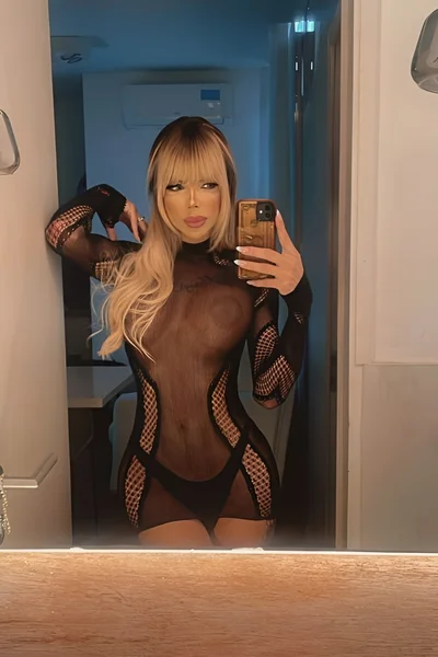 Florencia Kardashian (30 años) — Palermo, Argentina - 202