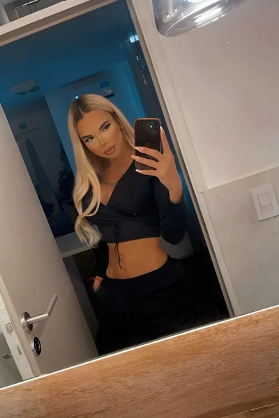 Florencia Kardashian (30 años) — Palermo, Argentina - 402