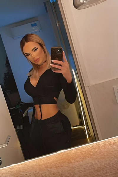 Florencia Kardashian (30 años) — Palermo, Argentina - 286