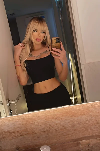 Florencia Kardashian (30 años) — Palermo, Argentina - 222