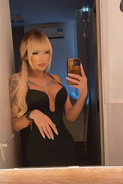 Florencia Kardashian (30 años) — Palermo, Argentina - 175