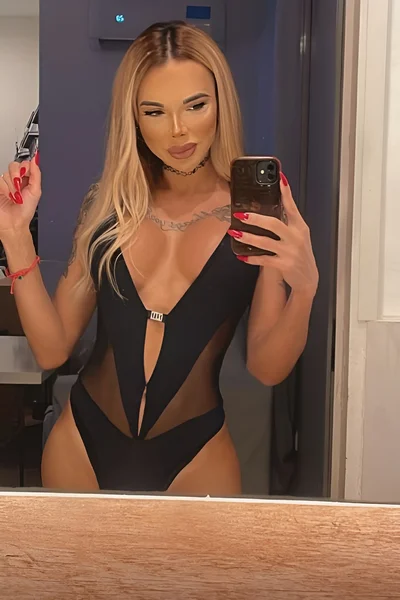 Florencia Kardashian (30 años) — Palermo, Argentina - 345