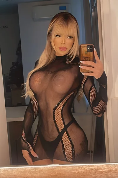 Florencia Kardashian (30 años) — Palermo, Argentina - 201