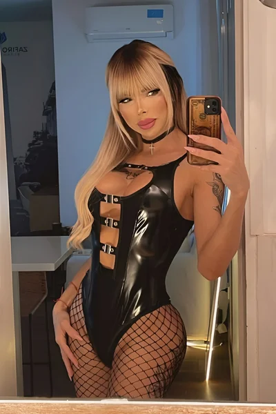Florencia Kardashian (30 años) — Palermo, Argentina - 229