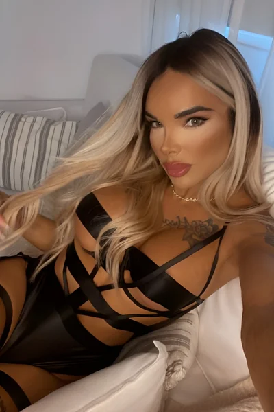Florencia Kardashian (30 años) — Palermo, Argentina - 431