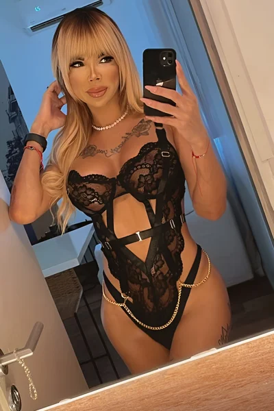 Florencia Kardashian (30 años) — Palermo, Argentina - 132
