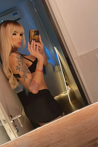 Florencia Kardashian (30 años) — Palermo, Argentina - 196