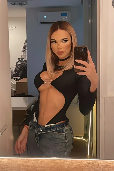 Florencia Kardashian (30 años) — Palermo, Argentina - 292