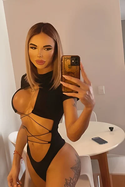 Florencia Kardashian (30 años) — Palermo, Argentina - 264