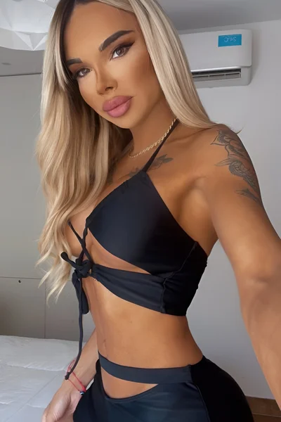 Florencia Kardashian (30 años) — Palermo, Argentina - 438