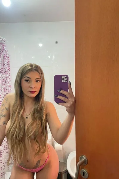Nina (25 años) — Belgrano, Argentina - 24