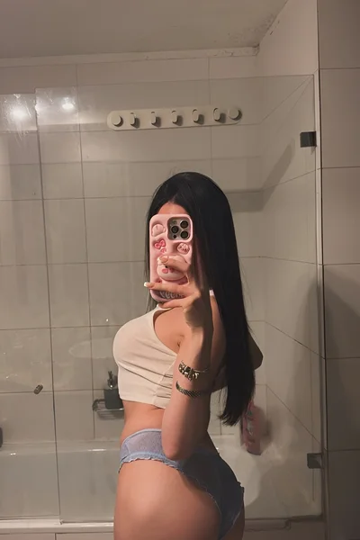 Salma (29 years) — Las Condes, Chile - 2