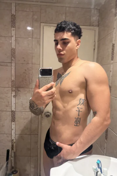 Valentín (24 years) — Santiago, Chile - 1