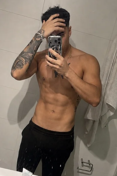 Valentín (24 years) — Santiago, Chile - 5