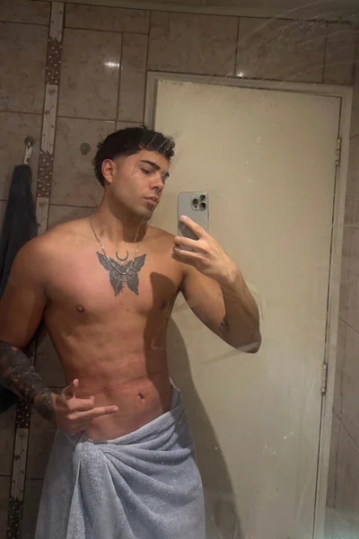 Valentín (24 años) — Santiago