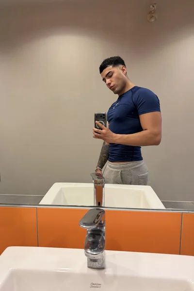 Valentín (24 years) — Santiago, Chile - 12