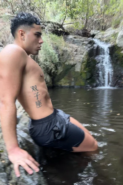 Valentín (24 years) — Santiago, Chile - 11