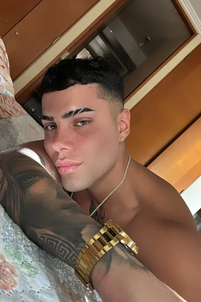 Valentín (24 years) — Santiago, Chile - 7