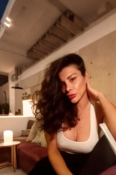 Victoria Sarkany (40 anos) — Capital, Argentina - 184