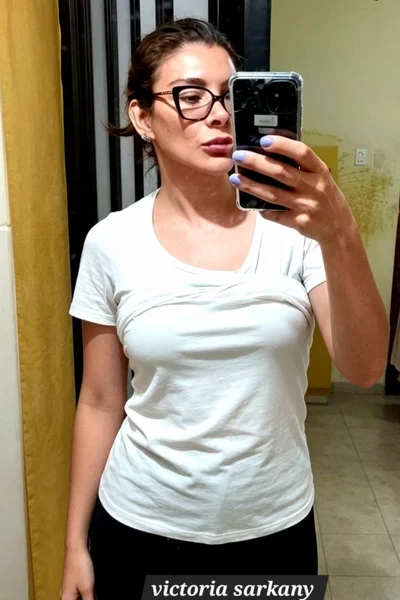 Victoria Sarkany (40 anos) — Capital, Argentina - 77