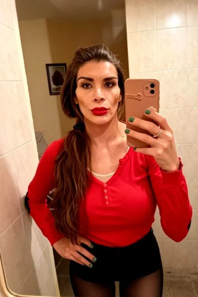 Victoria Sarkany (40 anos) — Capital, Argentina - 115