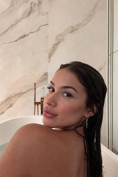 Talyra (26 años) — Barcelona, España - 1