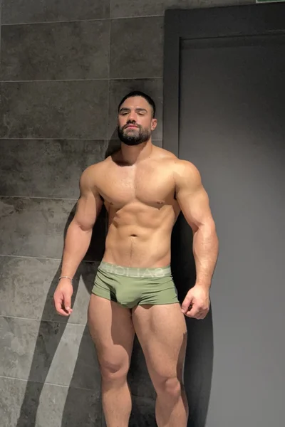 Alex (27 anos) — Madrid