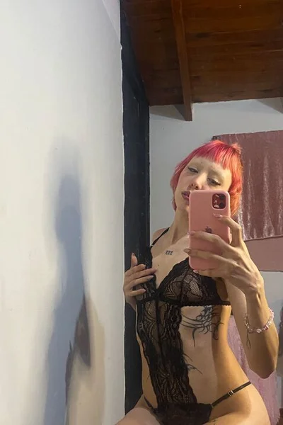 Alice (23 años) — San Telmo, Argentina - 4