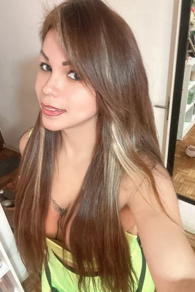 Catalina  Santana (28 anos) — Almagro