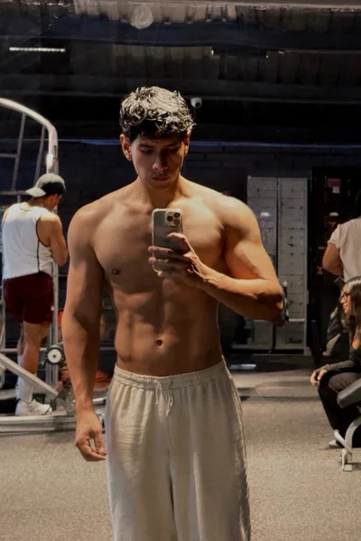 João (24 años) — Ciudad de México, México - 7