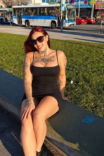 Emilia (25 años) — Confluencia, Argentina - 1