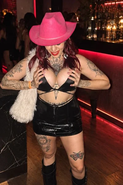 Emilia (25 años) — Confluencia, Argentina - 6