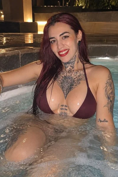 Emilia (25 años) — Confluencia, Argentina - 2