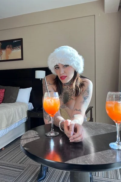 Emilia (25 años) — Confluencia, Argentina - 19