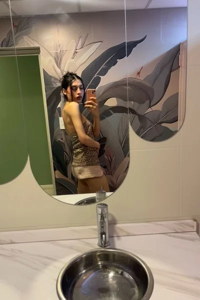 Maddy (22 years) — Recoleta, Argentina - 111