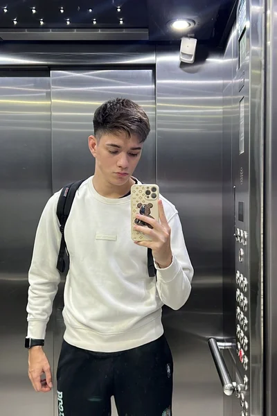 Bruno (20 anos) — Palermo, Argentina - 3