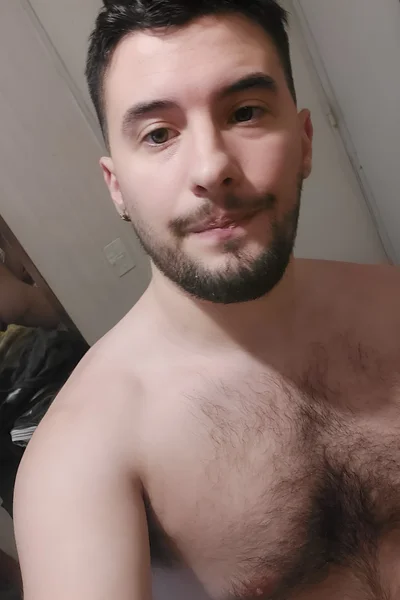 Aris (27 años)