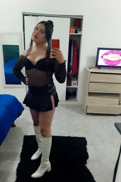 Antonela (25 anos) — Almagro, Argentina - 15