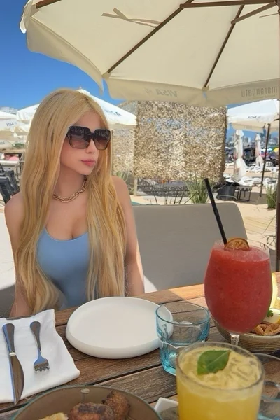 Svetlana (22 años) — Palermo