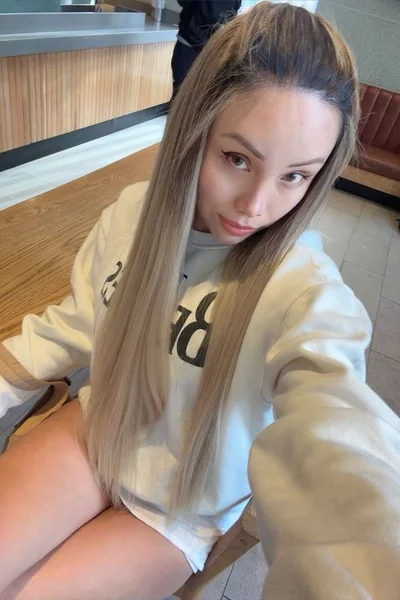 Andreina Ofarell (26 years) — Las Condes, Chile - 35