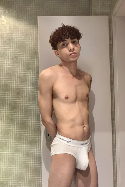 Lorenzo (22 anos) — Madrid, España - 6